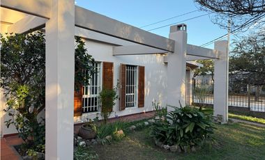 Hermosa Casa Esquina en Venta Bº General Savio. 3 Dorm.