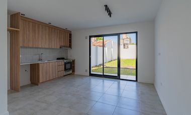 VENTA/ DEPARTAMENTO EN PH  2 AMBIENTES PATIO Y PARQUE/ MAR DEL PLATA