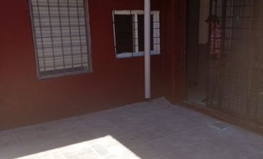 Casa PH en alquiler en Sarandi Oeste