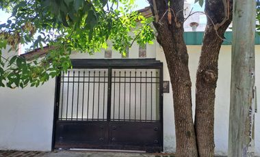 Alquila Casa 3 Amb.  C/cochera Castelar Norte