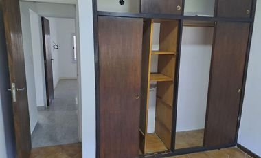 Alquila Casa 3 Amb.  C/cochera Castelar Norte