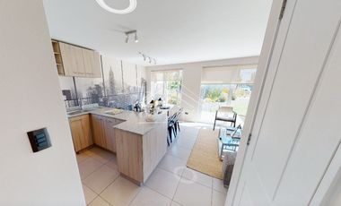 Casa en arriendo c/ estacionamiento en El Trébol