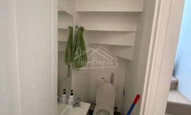 Casa en arriendo c/ estacionamiento en El Trébol