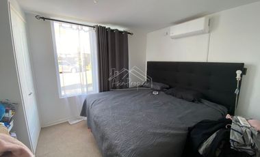 Casa en arriendo c/ estacionamiento en El Trébol