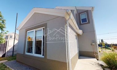 Casa en arriendo c/ estacionamiento en El Trébol