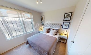 Casa en arriendo c/ estacionamiento en El Trébol