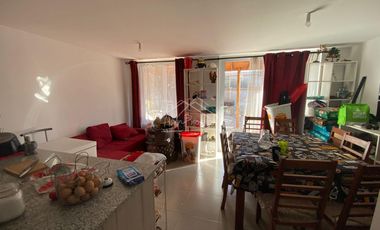 Casa en arriendo c/ estacionamiento en El Trébol