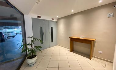 Departamento en  alquiler de 3 ambientes con cochera