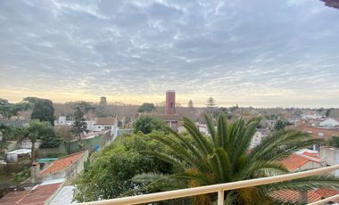 Departamento en  alquiler de 3 ambientes con cochera