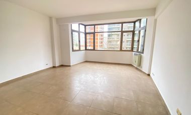Departamento en  alquiler de 3 ambientes con cochera
