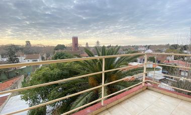 Departamento en  alquiler de 3 ambientes con cochera