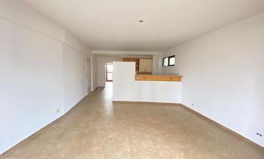 Departamento en  alquiler de 3 ambientes con cochera