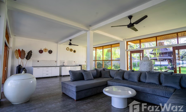 6 Bedroom Villa for sale in Pekutatan, Bali