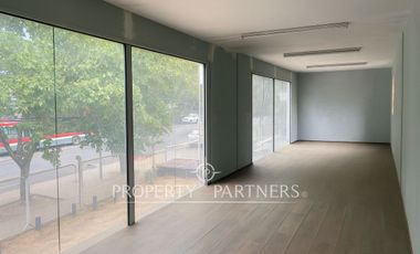 Local Comercial con Máxima Visibilidad y Gran Frente en Avenida Las Condes