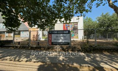 Local Comercial con Máxima Visibilidad y Gran Frente en Avenida Las Condes