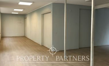 Local Comercial con Máxima Visibilidad y Gran Frente en Avenida Las Condes