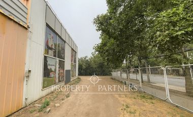 Local Comercial con Máxima Visibilidad y Gran Frente en Avenida Las Condes