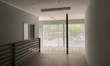 Local Comercial con Máxima Visibilidad y Gran Frente en Avenida Las Condes