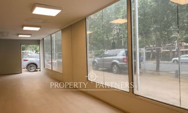 Local Comercial con Máxima Visibilidad y Gran Frente en Avenida Las Condes