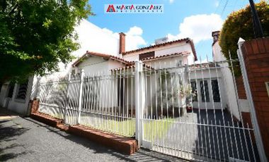 Casa  en Venta Haedo / Moron (A120 3840)