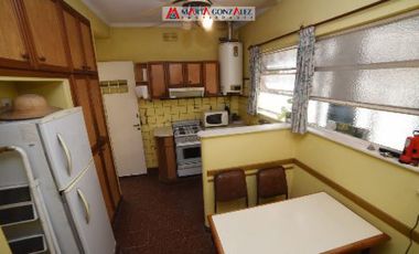 Casa  en Venta Haedo / Moron (A120 3840)