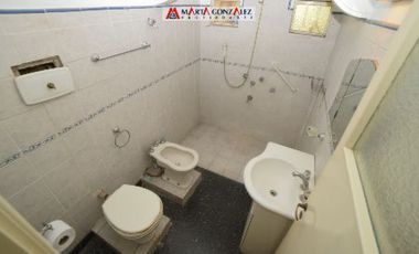 Casa  en Venta Haedo / Moron (A120 3840)