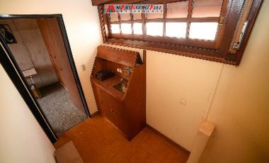 Casa  en Venta Haedo / Moron (A120 3840)