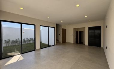 CASA DE 3 NIVELES EN VENTA EN PUNTO LOMAS