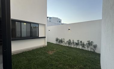 CASA DE 3 NIVELES EN VENTA EN PUNTO LOMAS