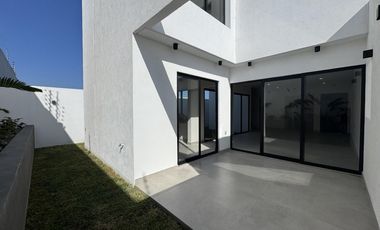 CASA DE 3 NIVELES EN VENTA EN PUNTO LOMAS