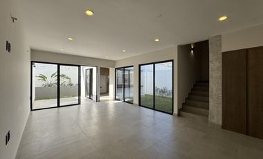 CASA DE 3 NIVELES EN VENTA EN PUNTO LOMAS