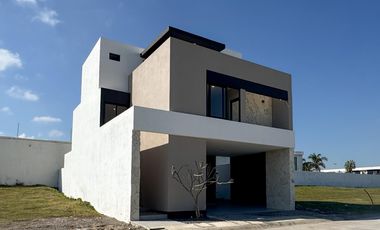 CASA DE 3 NIVELES EN VENTA EN PUNTO LOMAS
