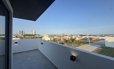 CASA DE 3 NIVELES EN VENTA EN PUNTO LOMAS