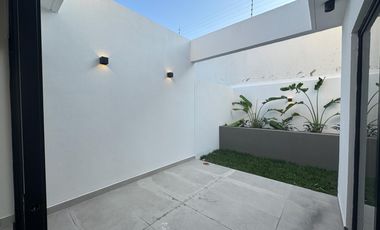 CASA DE 3 NIVELES EN VENTA EN PUNTO LOMAS