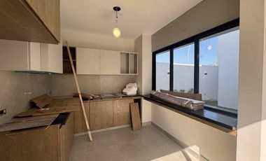 CASA DE 3 NIVELES EN VENTA EN PUNTO LOMAS