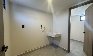 CASA DE 3 NIVELES EN VENTA EN PUNTO LOMAS