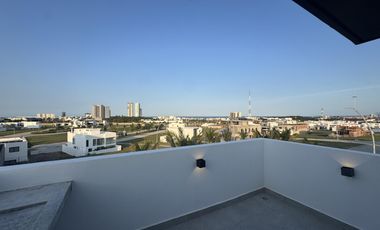 CASA DE 3 NIVELES EN VENTA EN PUNTO LOMAS