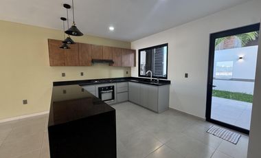 CASA CON RECAMARA EN PB EN VENTA EN LOMAS DEL DORADO