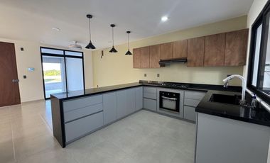 CASA CON RECAMARA EN PB EN VENTA EN LOMAS DEL DORADO