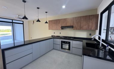 CASA CON RECAMARA EN PB EN VENTA EN LOMAS DEL DORADO