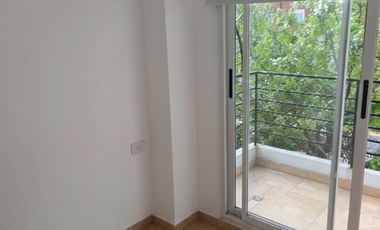 Departamento 2 amb Sarandi Con balcon