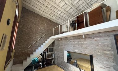 ROLDÁN - CASCO CÉNTRICO -CASA ECLECTICA- AMPLIO PARQUE