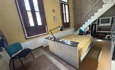 ROLDÁN - CASCO CÉNTRICO -CASA ECLECTICA- AMPLIO PARQUE