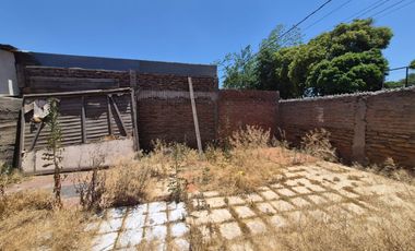 VENDE CASA LA CISTERNA 2D Y 1B, AMPLIO TERRENO, LA CISTERNA