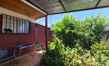 VENDE CASA LA CISTERNA 2D Y 1B, AMPLIO TERRENO, LA CISTERNA