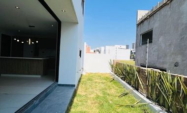 RESIDENCIA EN VENTA CON EXCELENTES ESPACIOS, FRENTE A ÁREA VERDE EN PARQUE SOFIA