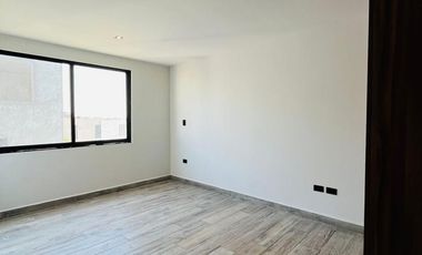 RESIDENCIA EN VENTA CON EXCELENTES ESPACIOS, FRENTE A ÁREA VERDE EN PARQUE SOFIA