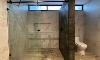 RESIDENCIA EN VENTA CON EXCELENTES ESPACIOS, FRENTE A ÁREA VERDE EN PARQUE SOFIA