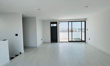 RESIDENCIA EN VENTA CON EXCELENTES ESPACIOS, FRENTE A ÁREA VERDE EN PARQUE SOFIA