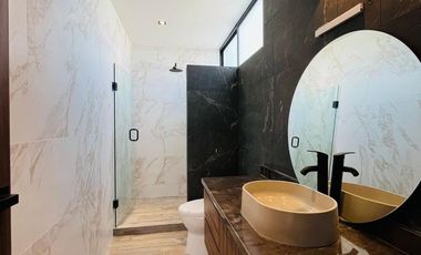 RESIDENCIA EN VENTA CON EXCELENTES ESPACIOS, FRENTE A ÁREA VERDE EN PARQUE SOFIA